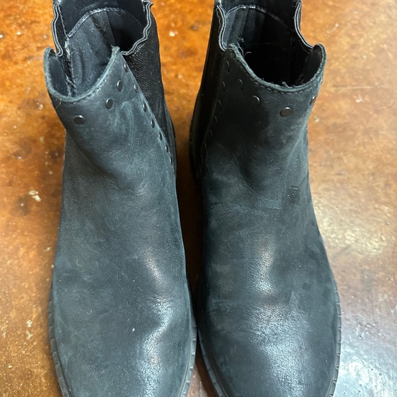 Sorel Boots - Picture 2 of 5